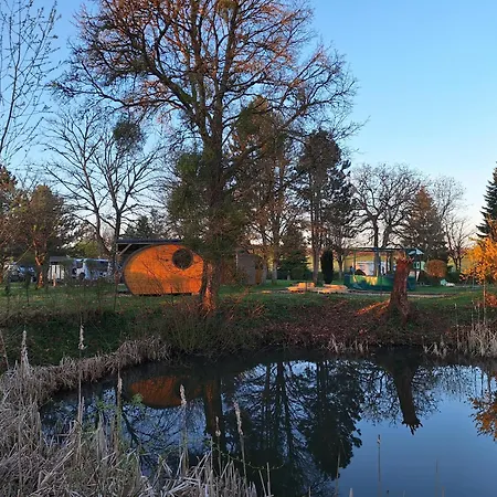 Campingplatz Le Cabanon Du *