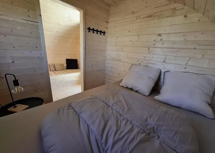 Le Cabanon Du * Bannes (Haute-Marne)